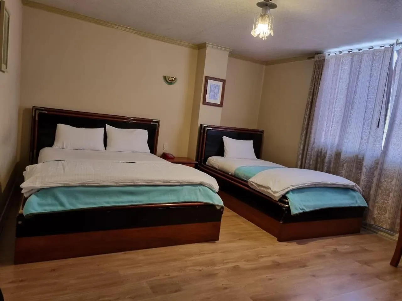 Inaquito Gold Hostal Guest house