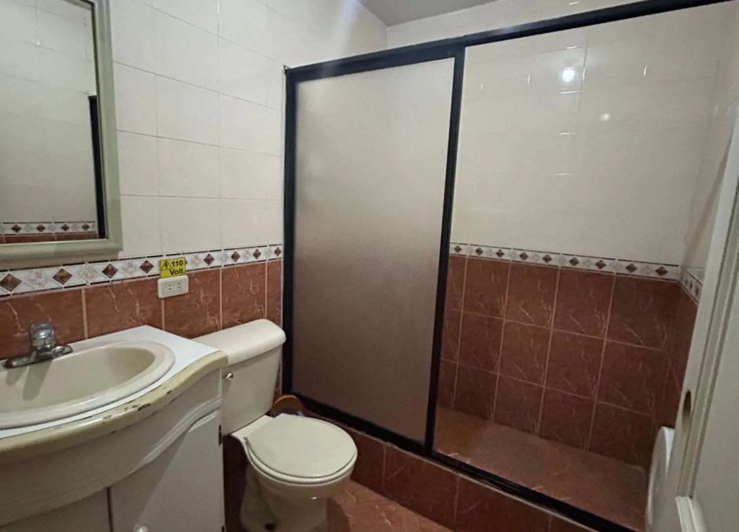 Inaquito Gold Hostal بيت ضيافة