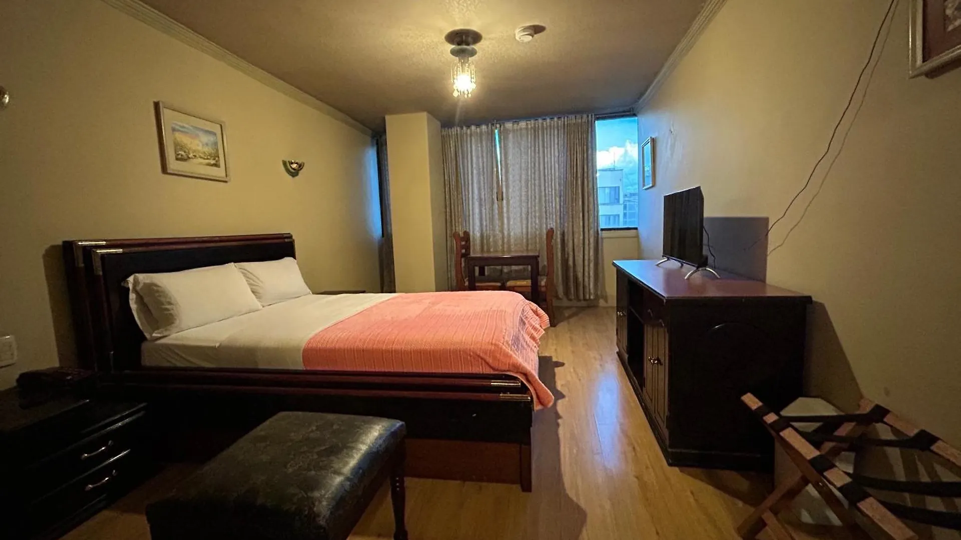 Inaquito Gold Hostal بيت ضيافة كويتو